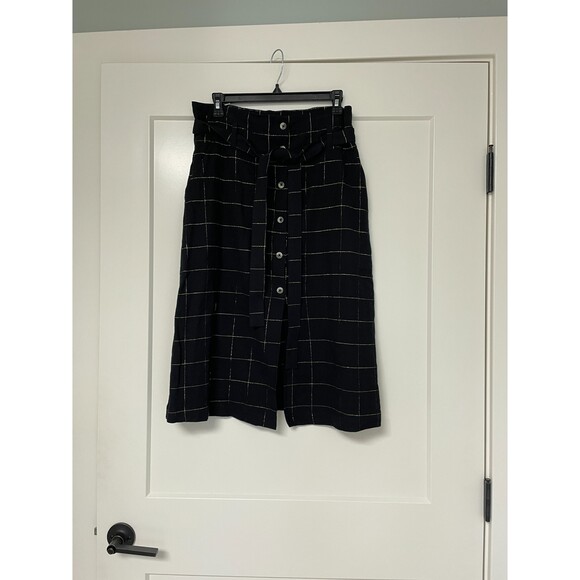 Leon & Harper Black Skirt with Gold plaid Skirt - Picture 3 of 5